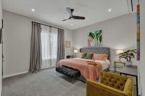 1 bedroom, individually decorated, individually furnished, free WiFi - The Bentley Hotel - Palm Room - Hill Country View (Johnson City)