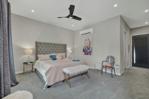 Rom, 1 kingsize-seng, adgang til basseng | 1 soverom, individuelt dekorert og individuelt innredet