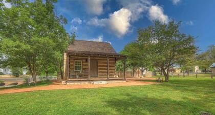Town Creek Cabin Walk to Main St