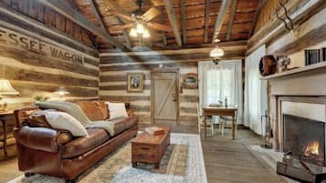 Cabin, 1 Queen Bed, Patio, Garden View (217 Mistletoe St) | Living area