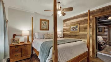 Cabaña, 1 cama Queen size, patio, vista al jardín (217 Mistletoe St) | 1 habitación, decoración personalizada y muebles diferentes