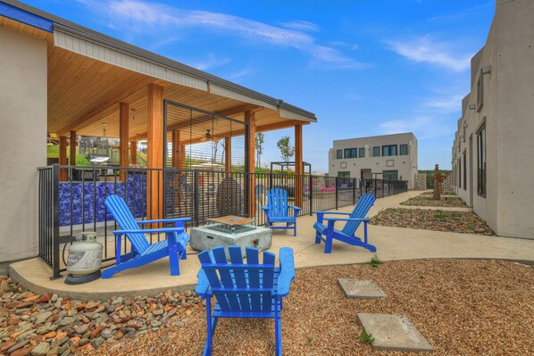 Fireplace - The Bentley Hotel - Bill Murray Room - Pool View (Johnson City)