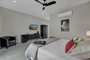 Room, 1 King Bed, Pool Access, Pool View | 1 bedroom, individually decorated, individually furnished, free WiFi - The Bentley Hotel - Bill Murray Room - Pool View (Johnson City)