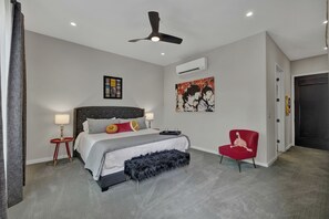 ห้องพัก, เตียงคิงไซส์ 1 เตียง, ใช้สระว่ายน้ำได้, วิวสระว่ายน้ำ | 1 ห้องนอน, ห้องพักตกแต่งอย่างมีเอกลักษณ์, ตกแต่งพิเศษโดยเฉพาะ, Wi-Fi ฟรี