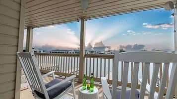 Huoneisto, useita sänkyjä, patio (1100 The Cape #701) | Terassi/patio