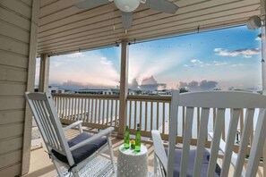 Apartment, Mehrere Betten, Terrasse (1100 The Cape #701) | Terrasse/Patio