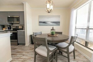 Condo, Multiple Beds, Patio (1100 The Cape #701) | Dining