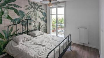 1 bedroom, travel cot, free WiFi, bed sheets
