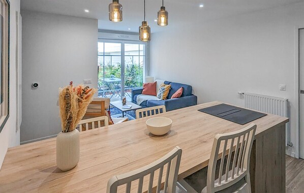 Dining - Gorgeous apartment in Gagny with WiFi (Gagny)