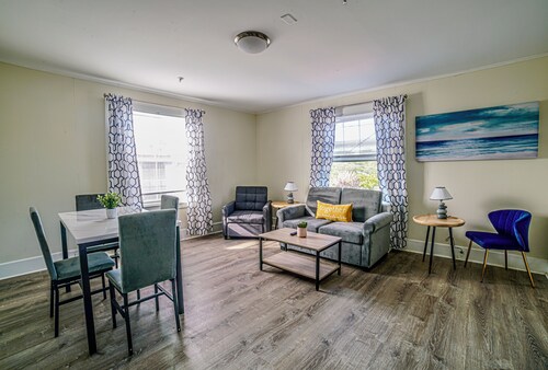 Renovated One Bedroom in Falmouth Downtown close to the beach