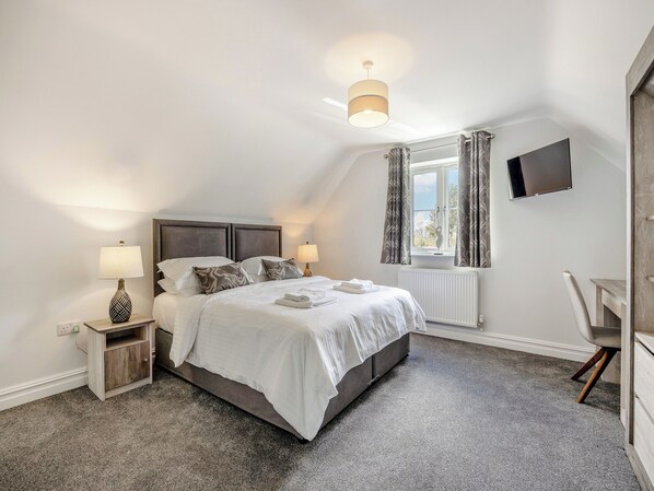 4 bedrooms, free WiFi, bed sheets