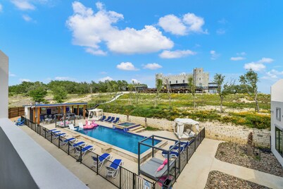 The Bentley Hotel - Elvis Room - Pool View