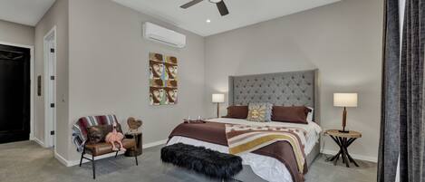 Rom, 1 kingsize-seng, adgang til basseng, bassengutsikt | 1 soverom, individuelt dekorert og individuelt innredet