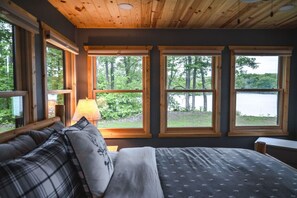 4 bedrooms, desk, iron/ironing board, free WiFi - Nick Lake Lodge at Schliesmann Estates (Birchwood)