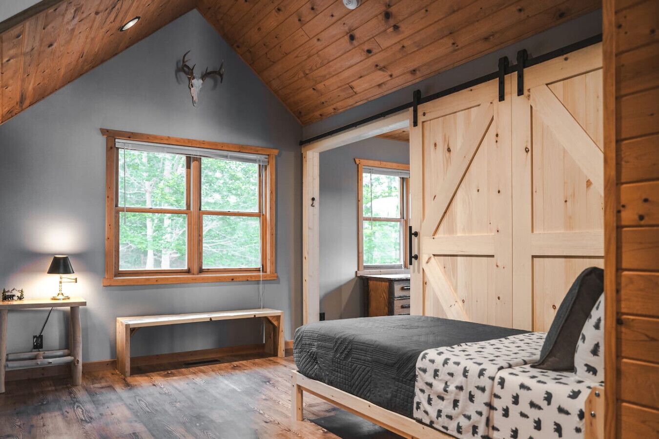 4 bedrooms, desk, iron/ironing board, free WiFi