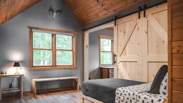 4 bedrooms, desk, iron/ironing board, free WiFi