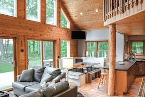 Smart TV, fireplace, books, stereo