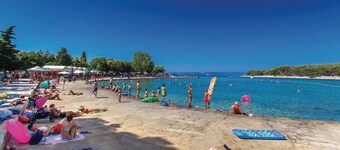 Beach front home in Punat with kitchen