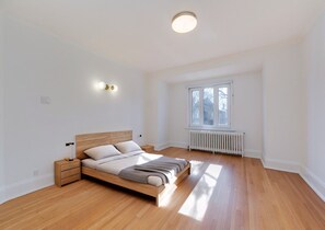 4 Schlafzimmer, Schreibtisch, Reisekinderbett, kostenloses WLAN