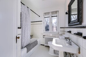 Handtücher, Seife, Shampoo, Toilettenpapier