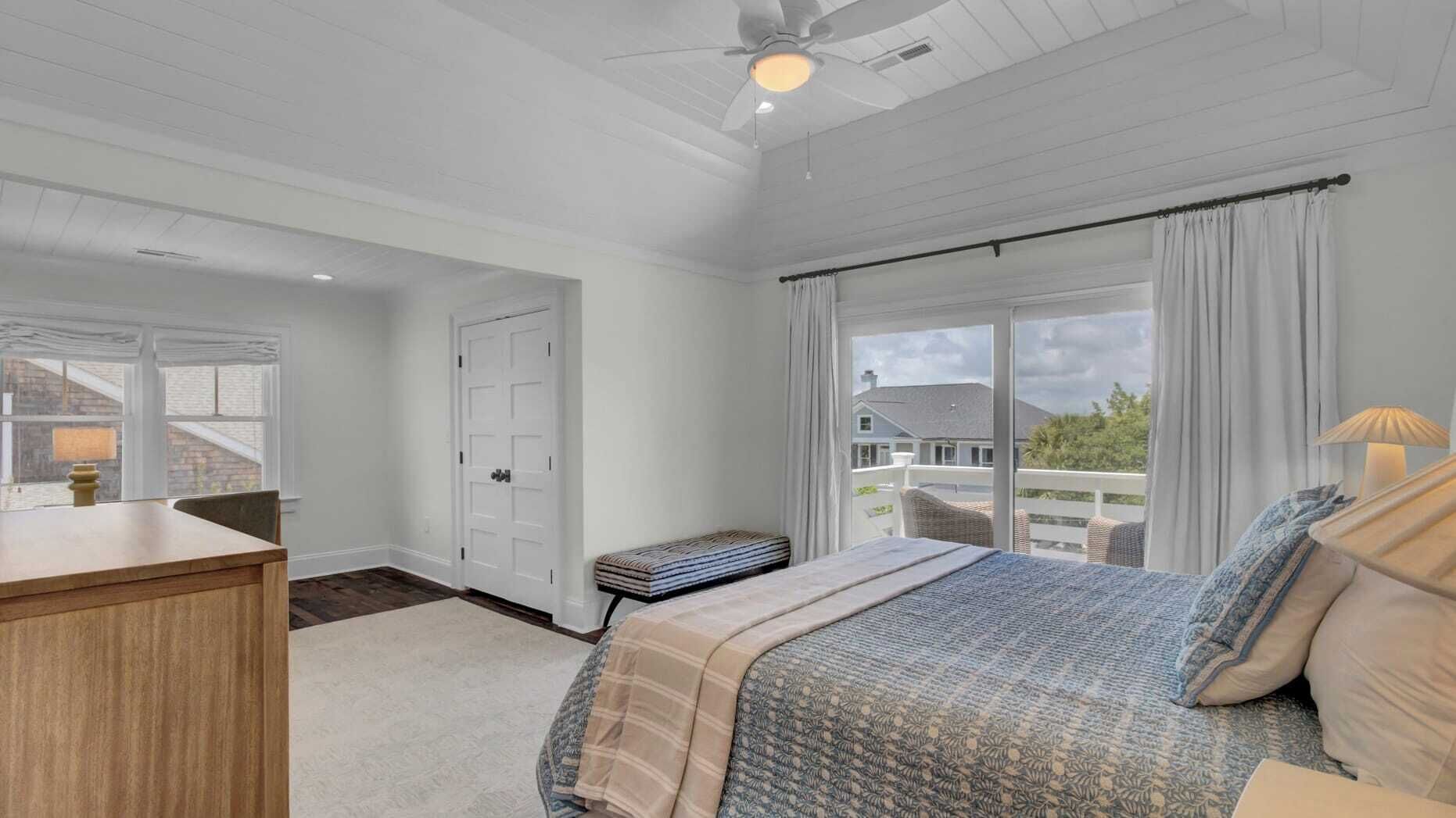 Biệt thự (5 Bedrooms) | 5 phòng ngủ, bàn, bàn ủi/dụng cụ ủi quần áo, bộ trải giường 