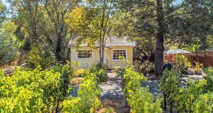 Grapevine Cottage by Avantstay Hobby Vineyard + Firepit