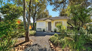 Interior - Grapevine Cottage by Avantstay Private Vineyard + Outdoor/indoor Living + Firepit + Minutes to Glen Ellen (Glen Ellen)
