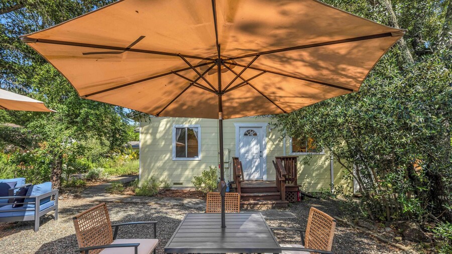 Grapevine Cottage by Avantstay Hobby Vineyard + Firepit