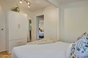 House (2 Bedrooms) | Interior - Grapevine Cottage by Avantstay Private Vineyard + Outdoor/indoor Living + Firepit + Minutes to Glen Ellen (Glen Ellen)