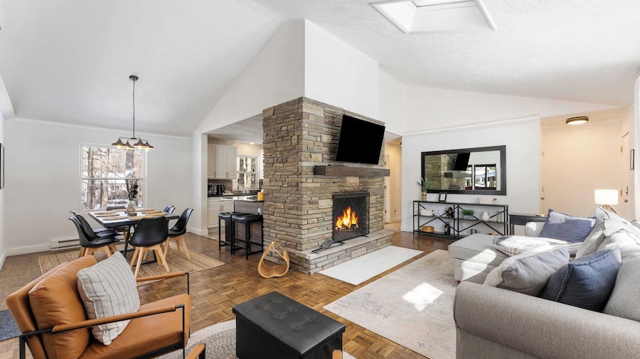 Birchwood by Avantstay Game Room + Lake Access