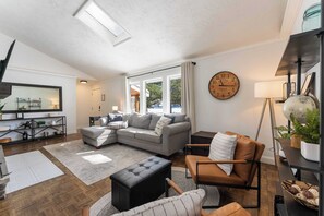 House (4 Bedrooms) | Interior - Birchwood by Avantstay Game Room + Lake Access (Blakeslee)