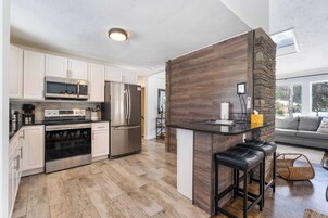 Ház (4 Bedrooms) | Privát konyha | Hűtőszekrény, mikrohullámú sütő, sütő és főzőlap