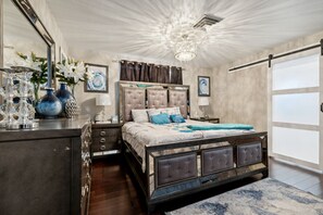 5 bedrooms, iron/ironing board, WiFi, bed sheets