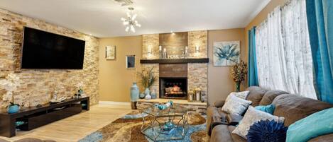 Smart-TV, Kamin, Bücher