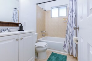 Toallas, jabón, papel de baño