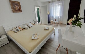 2 dormitorios, cuna de viaje, wifi gratis y ropa de cama