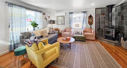 Walk to Downtown • Sleeps 9 • Fire Pit • EV charge