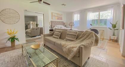 Private Paradise - Large, Peaceful Studio w Patio