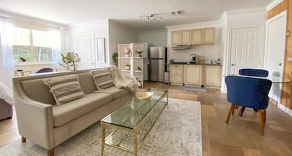 Private Paradise - Large, Peaceful Studio w Patio