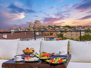Café da manhã com buffet grátis todos os dias