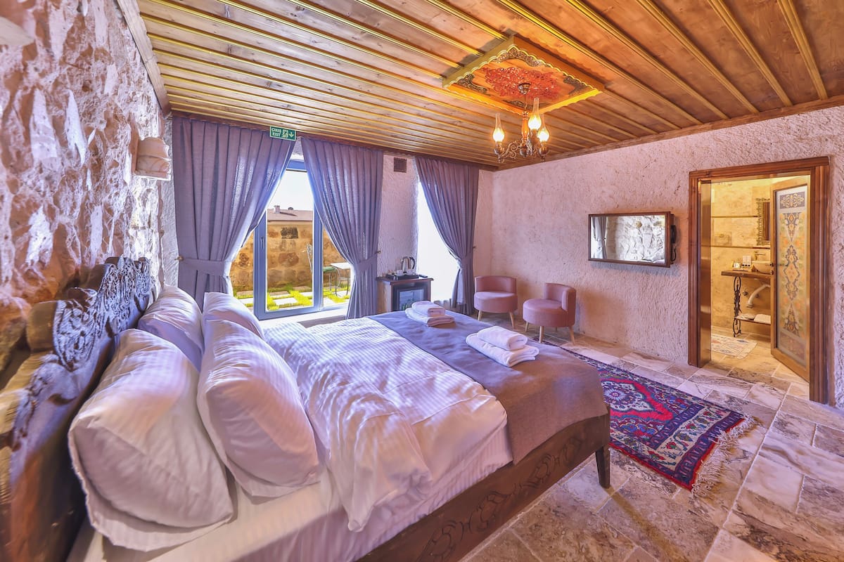 Comfort Room, 1 Queen Bed, Private Bathroom, Garden Area | Egyptian cotton sheets, premium bedding, memory-foam beds