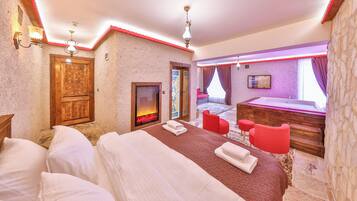 Honeymoon Room, 1 Queen Bed, Hot Tub, Garden Area | Egyptian cotton sheets, premium bedding, memory-foam beds