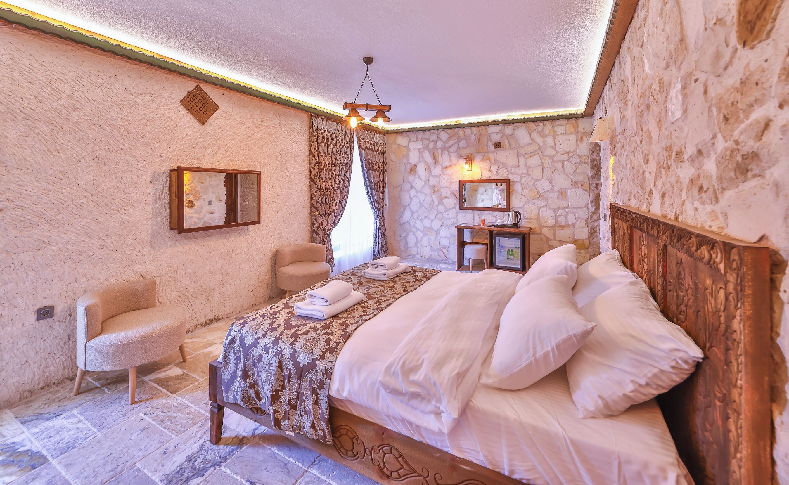 Kamar Standar, 1 Tempat Tidur Queen, Bebas Asap Rokok, area taman | Seprai katun Mesir, seprai premium, busa memori, dan isi minibar gratis