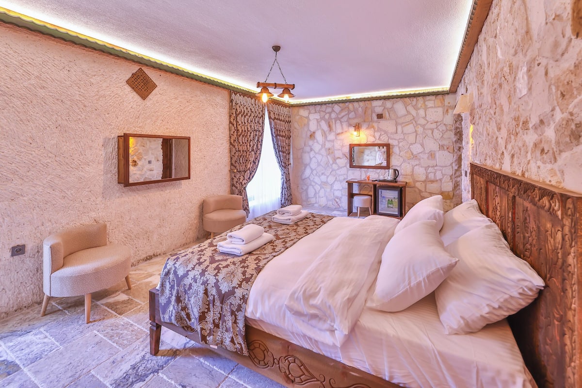 Standard Room, 1 Queen Bed, Non Smoking, Garden Area | Egyptian cotton sheets, premium bedding, memory-foam beds