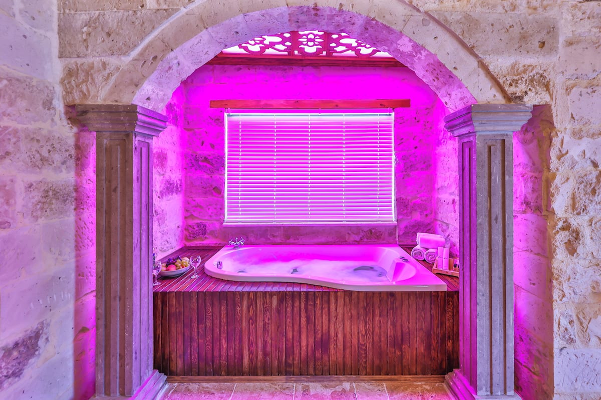 Habitación romántica, no fumadores, chimenea | Sábanas de algodón egipcio y ropa de cama de alta calidad
