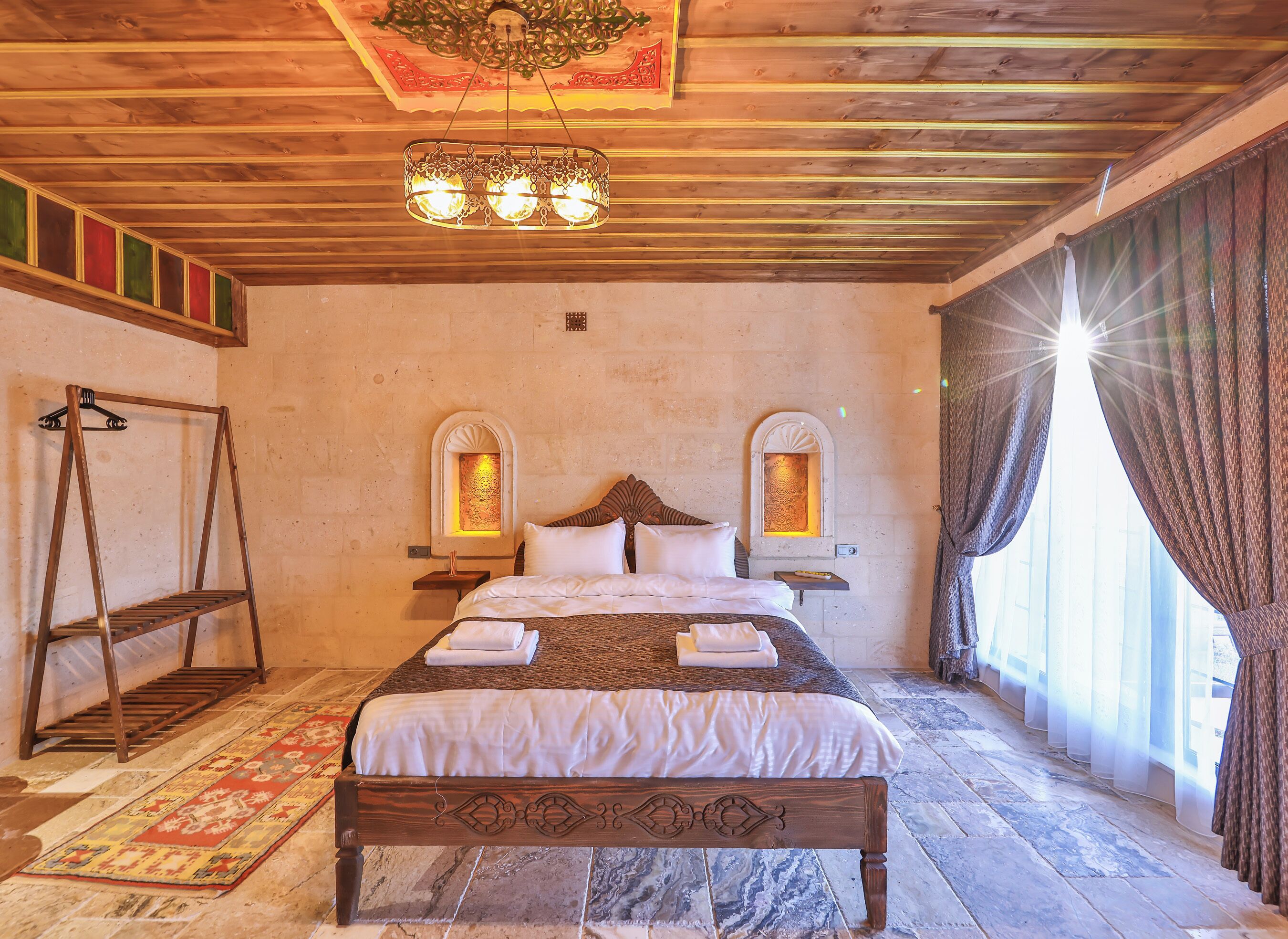 Design kamer, 1 queensize bed, open haard, op benedenverdieping | Lakens van Egyptisch katoen, luxe beddengoed