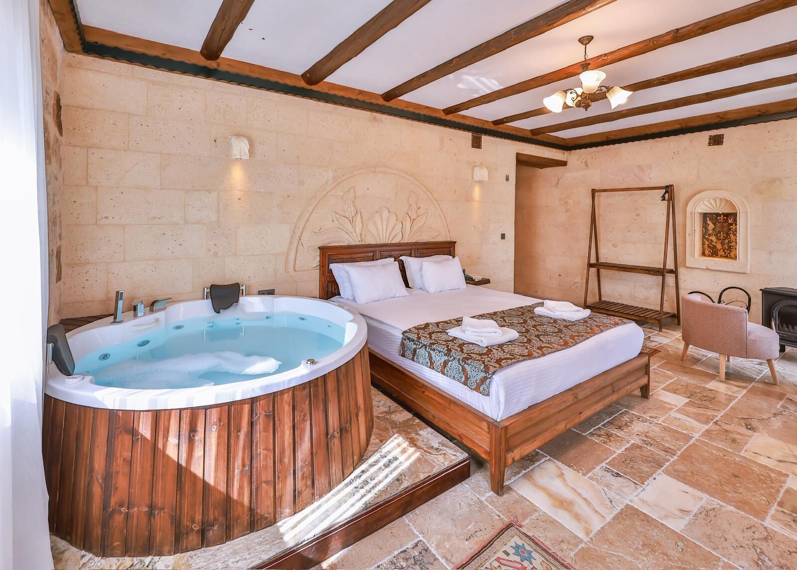 Kamar Royal, 1 Tempat Tidur King, jet tub, sudut | Seprai katun Mesir, seprai premium, busa memori, dan isi minibar gratis