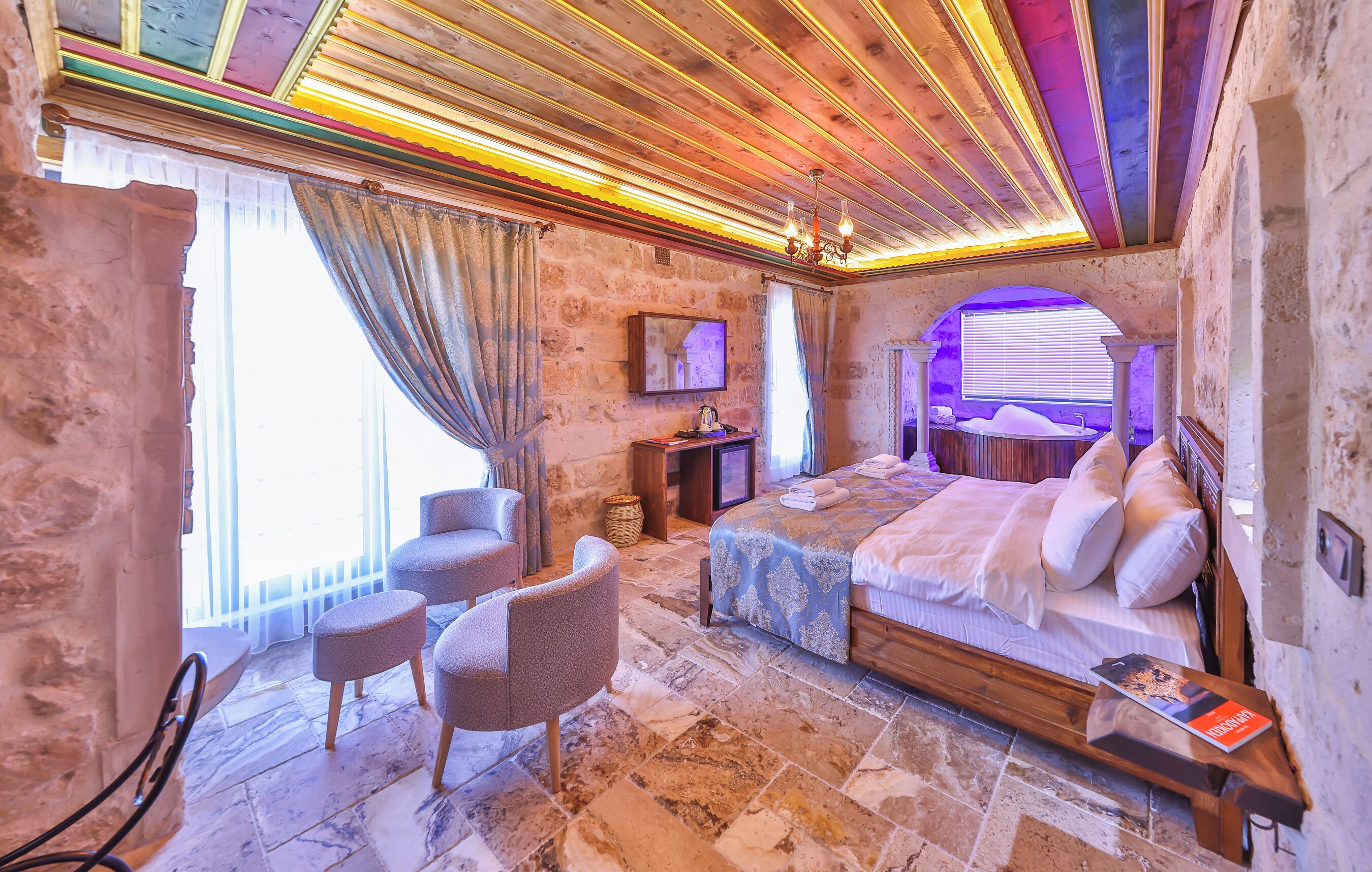 Royal Room, 1 Queen Bed, Hot Tub, Executive Level | View from room