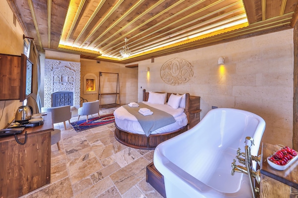 Quarto premium, 1 cama Queen, banheira, no andar executivo | Roupas de cama de algodão egípcio, roupas de cama premium