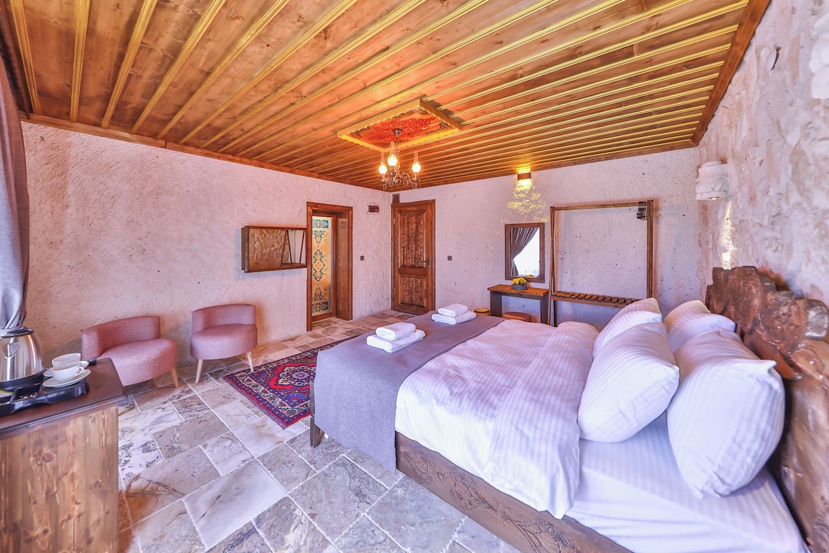 Habitación Confort, 1 cama de matrimonio, baño privado, en la zona del jardín | Sábanas de algodón egipcio y ropa de cama de alta calidad